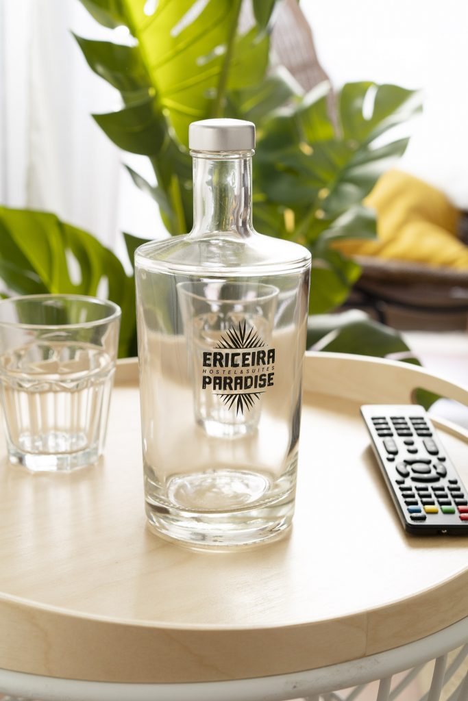 Ericeira Paradise Guest House and Suites Personalized water jugs made of glass with a plant in the background